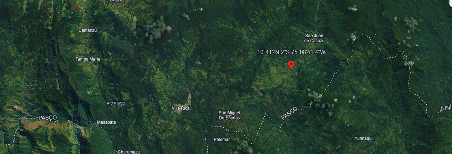 Aldea de Alto Cacazú, distrito de Villa Rica, provincia de Oxapampa en el departamento de Pasco.